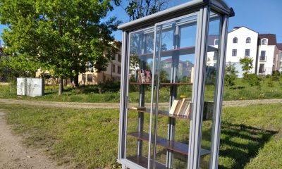 В Приоратском парке появился шкаф для книгообмена или буккроссинга