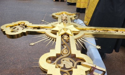 Отреставрированные кресты куполов Собора
