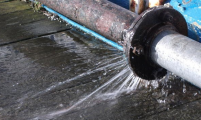 В Гатчине холодная вода есть, последствия утечек на водопроводе устраняются