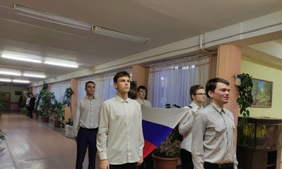 Церемония поднятия Государственного флага Российской Федерации в МБОУ "Коммунарская СОШ №2"