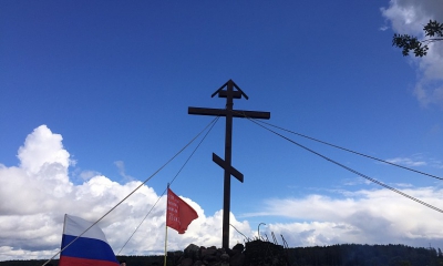 В память о героях под Гатчиной установили поклонный крест