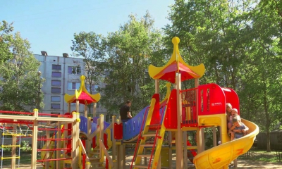 Гатчина обновляет детские площадки
