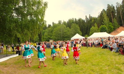В поселке Сиверском на Лялином лугу прошел главный летний праздник ингерманландских финнов Юханнус