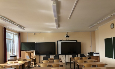 В Гатчинской школе № 2 появился мобильный компьютерный класс
