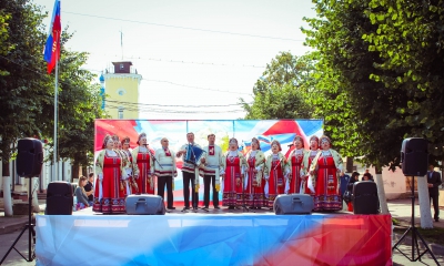 Город воинской славы - Гатчина присоединился к празднованию Дня Флага Российской Федерации