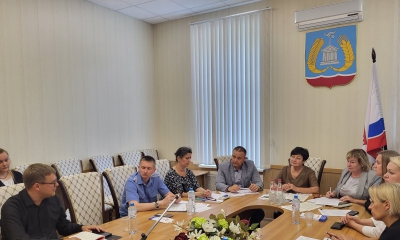 Людмила Нещадим, глава администрации Гатчинского района, провела совещание с представителями фонда «Защитники Отечества»